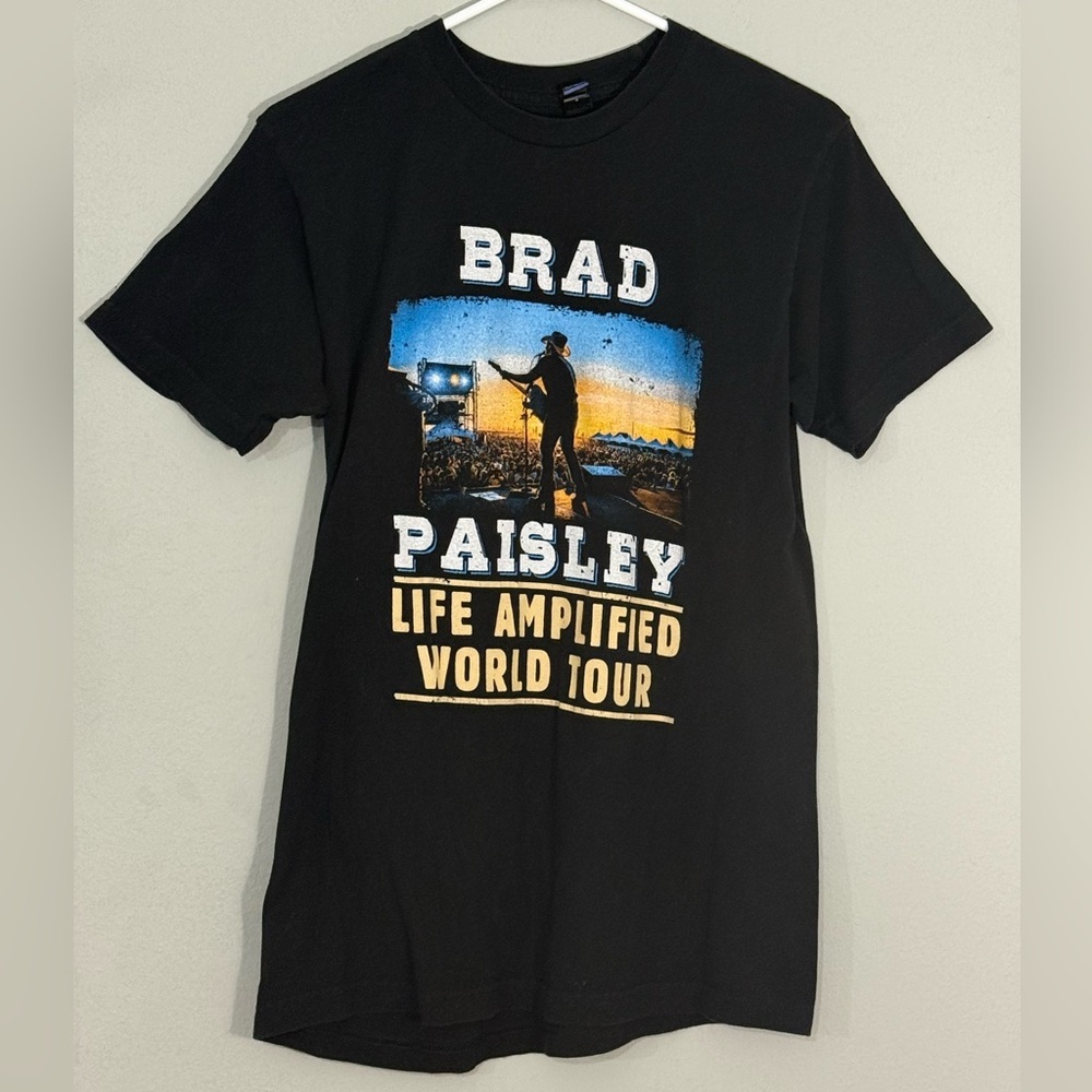 Brad Paisley Life Amplified World Tour T-Shirt Sz M Black Graphic Tee